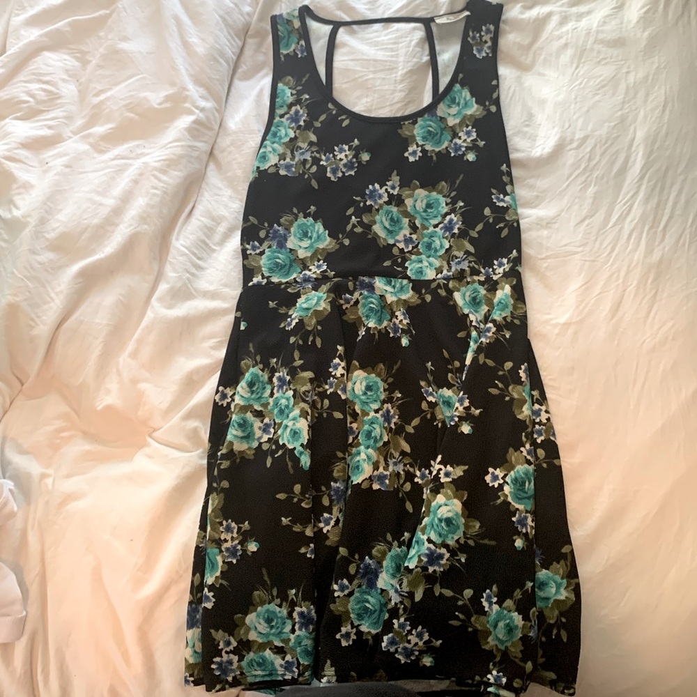 Perfect summer blue and green floral dress 👗